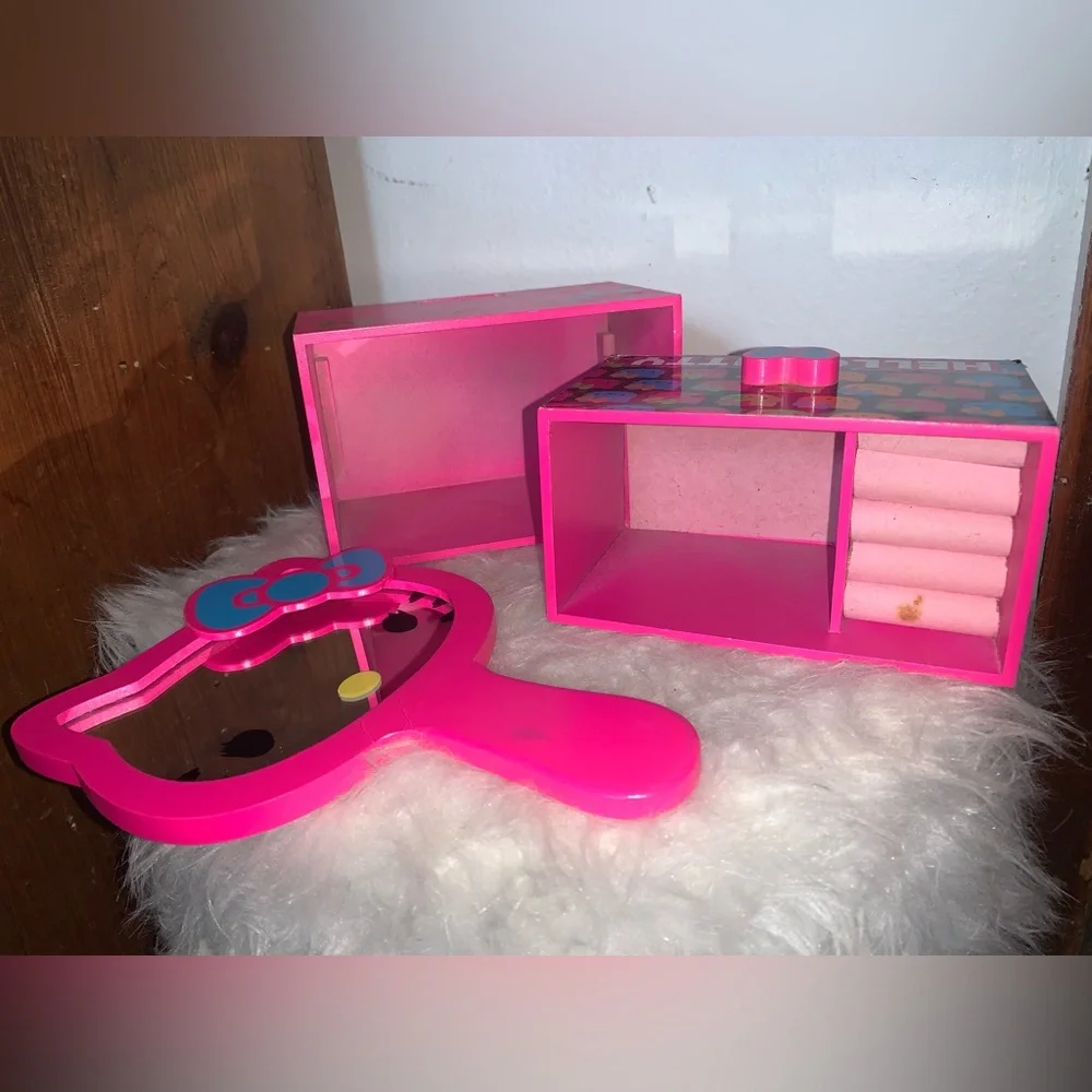 2014 Hello Kitty Jewelry Box with Mirror